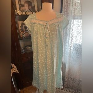 New nightgown Size Large